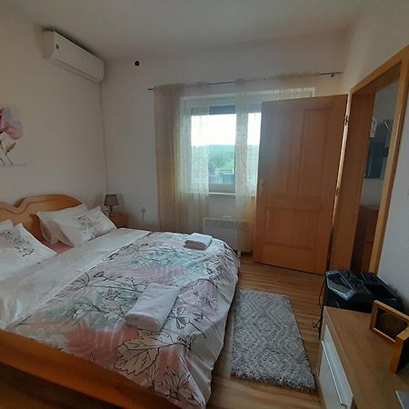 River Bank Apartments & Castle View بيهاتش المظهر الخارجي الصورة