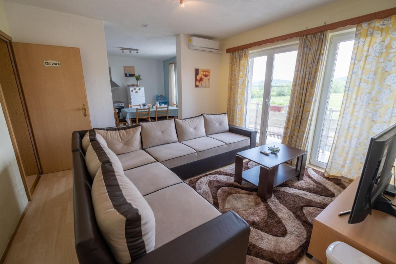 River Bank Apartments & Castle View بيهاتش المظهر الخارجي الصورة