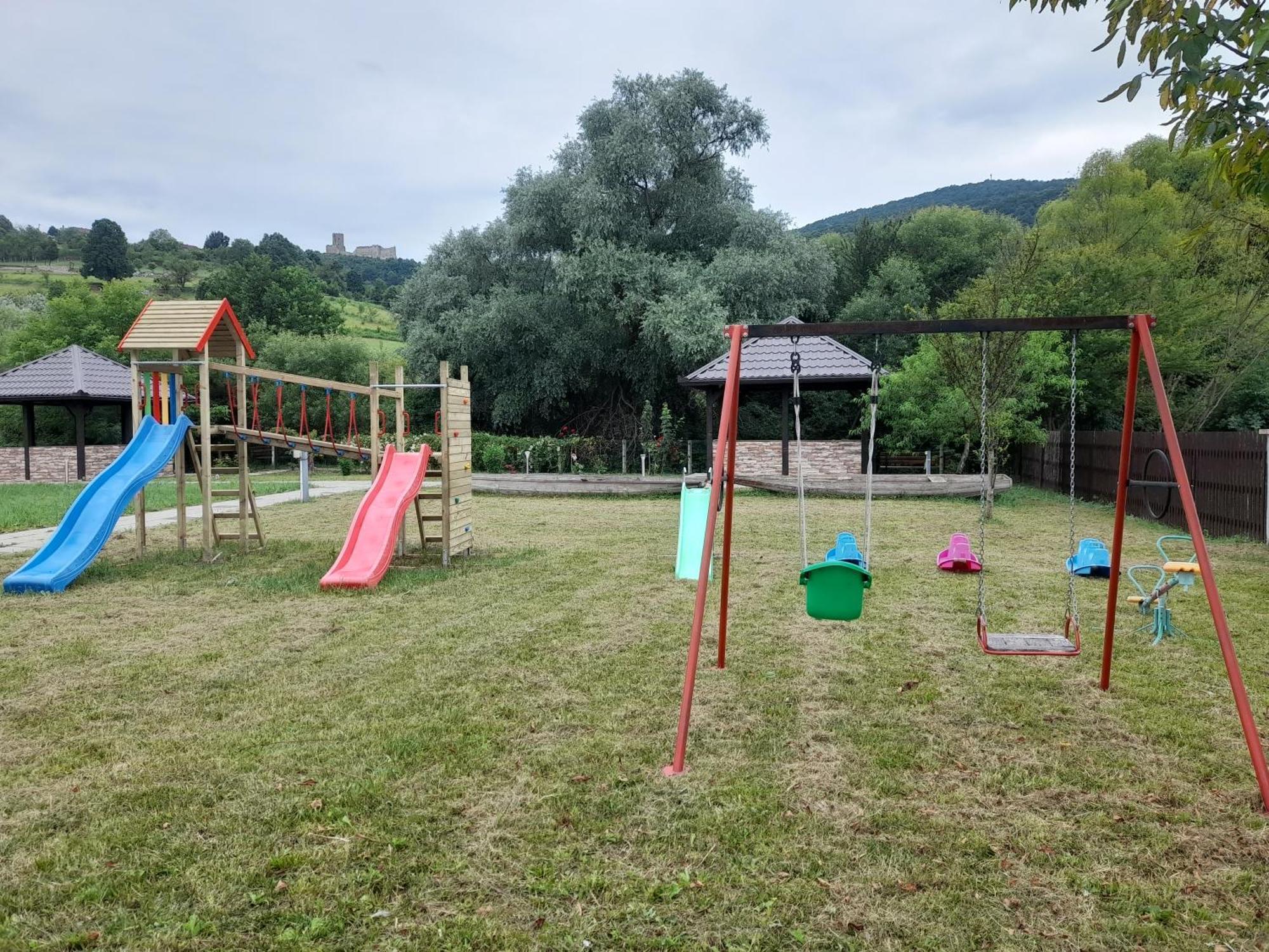 River Bank Apartments & Castle View بيهاتش الغرفة الصورة